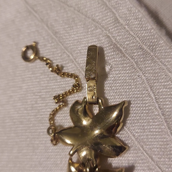 Vintage Crown Trifari Leaf Link Bracelet Brushed Gold Tone Leaves - Picture 6 of 6